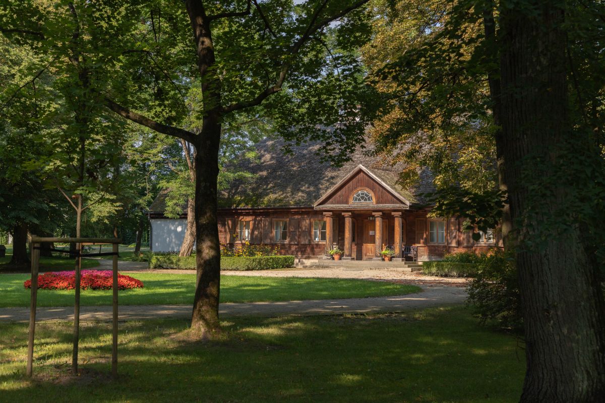 Zespół pałacowo-parkowy w Radziejowicach