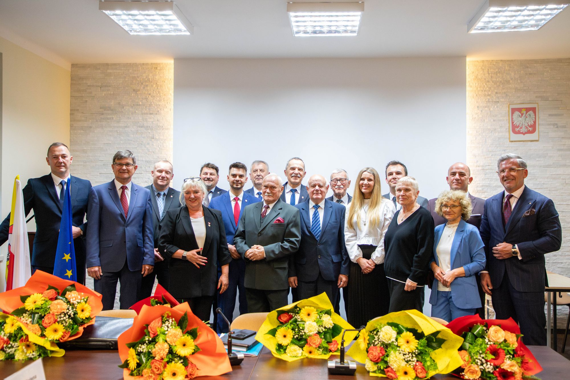 Zdjęcie grupowe Zarządu i Rady Powiatu Żyrardowskiego