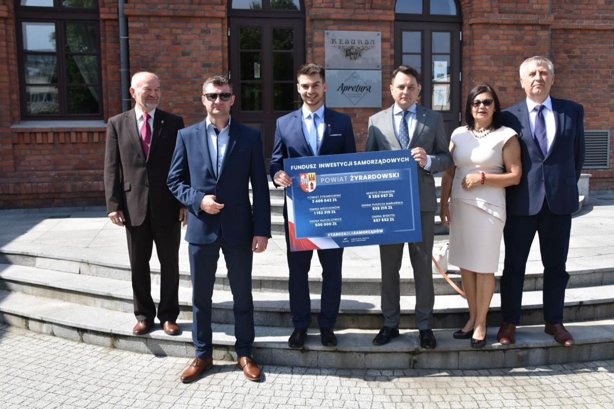Rząd przekazuje środki finansowe dla samorządów