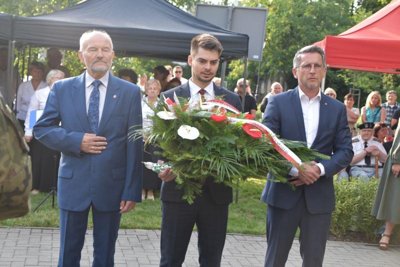W hołdzie Powstańcom Warszawskim