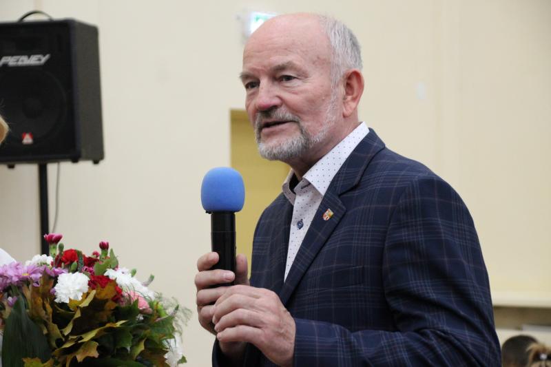 Członek Zarządu na pasowaniu pierwszoklasistów