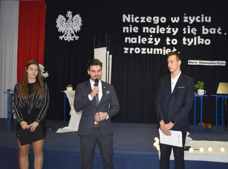 Artystycznym krokiem ślubowały pierwsze klasy w Wiskitkach