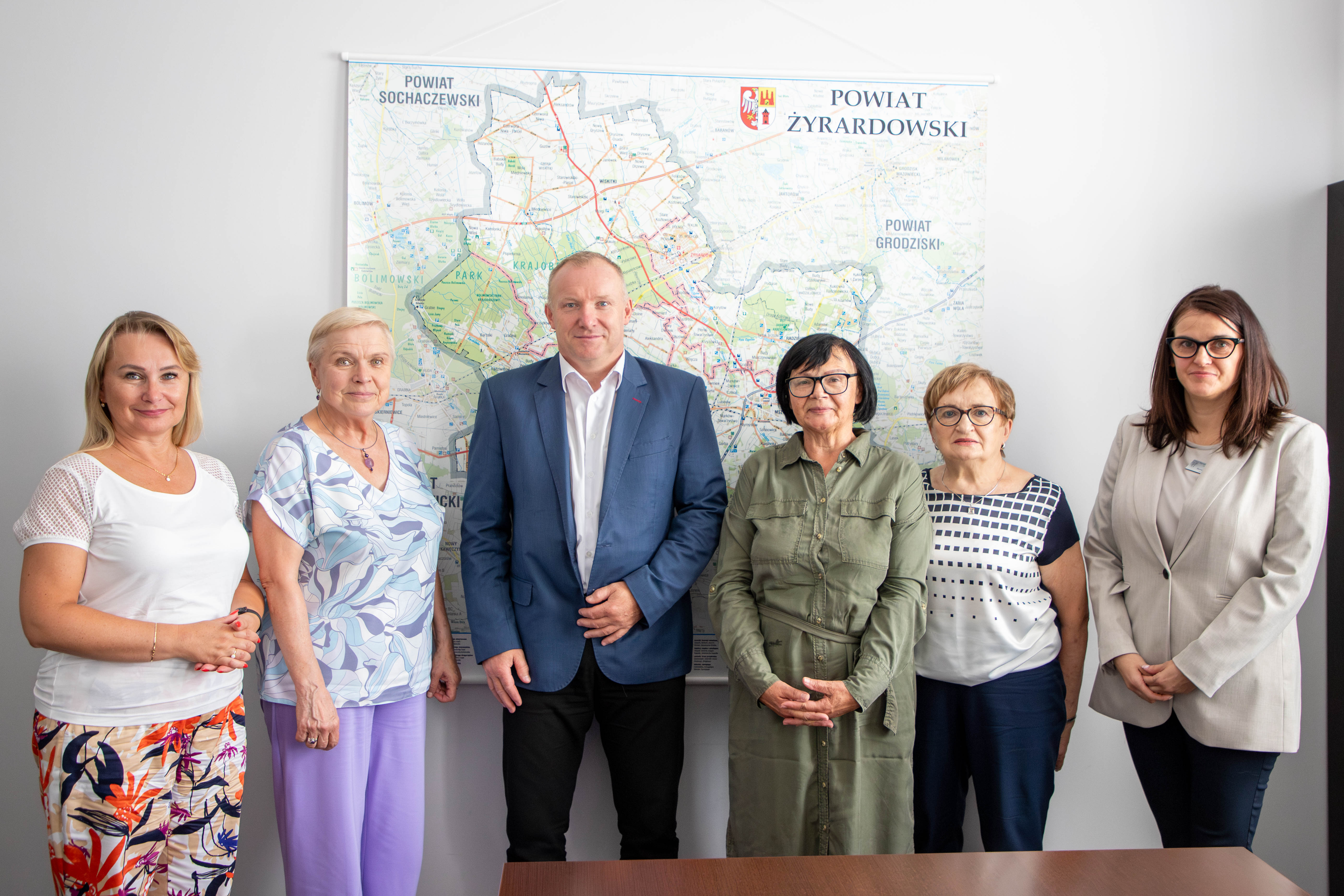 Przedstawiciele Starostwa i Stowarzyszenia Seniorów "Wigor"
